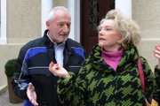 Alfons (Sepp Schauer, l.); Rosi Zwick (Veronika von Quast, r.)