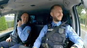 Entlang der grünen Grenze an Oder und Neiße steht die Polizei beider Länder täglich vor neuen Herausforderungen. Viele Einsätze werden im Gemeinsamen Lagezentrum der Deutsch-Polnischen Polizei in Świecko südlich von Frankfurt (Oder) koordiniert. Im sächsischen Dreiländereck fahren auch deutsch-tschechische Teams gemeinsam Streife, immer wieder auf der Suche nach gestohlenen Autos. - Marco Weber und Marc Gaschütz sind im Grenzgebiet Märkisch-Oderland auf der Suche nach gestohlenen Fahrzeugen.