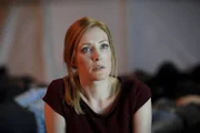 Grace (Jennifer Finnigan)