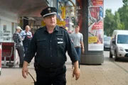 Dem Gitarrendieb auf der Spur: Hans (Bruno F. Apitz) ermittelt auf dem Kiez.