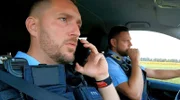 Entlang der grünen Grenze an Oder und Neiße steht die Polizei beider Länder täglich vor neuen Herausforderungen. Viele Einsätze werden im Gemeinsamen Lagezentrum der Deutsch-Polnischen Polizei in Świecko südlich von Frankfurt (Oder) koordiniert. Im sächsischen Dreiländereck fahren auch deutsch-tschechische Teams gemeinsam Streife, immer wieder auf der Suche nach gestohlenen Autos. - Matthias Grund und Juri Michnev fahren Streife im Grenzgebiet an der Lausitzer Neiße.