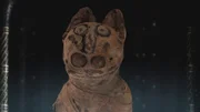 Im Penn Museum in Philadelphia befindet sich ein antikes Leinenbündel mit dem Kopf einer Katze. Der kleine runde Kopf ist aus Stoff gefertigt und an einem länglichen Körper ohne Beine befestigt. Im Penn Museum in Philadelphia befindet sich ein antikes Leinenbündel mit dem Kopf einer Katze. Der kleine runde Kopf ist aus Stoff gefertigt und an einem länglichen Körper ohne Beine befestigt.