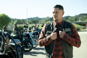 J. D. Pardo als Ezekiel "EZ" Reyes