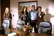 L-R: Jennifer Jareau (A.J. Cook), Elle Greenaway (Lola Glaudini), Jason Gideon (Mandy Patinkin) und Cheryl Marston (Nike Doukas)