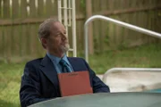 The Broker (Peter Mullan).