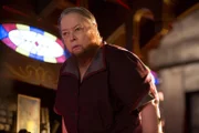 Ethel (Kathy Bates) ist geschockt, als sie erfährt, dass Dell Eve in der Nacht einen Besuch abgestattet hat. Doch wird sie auch den wahren Grund für seinen Besuch erkennen?