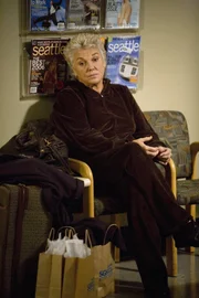 Ihr Erscheinen sorgt bei einigen für große Aufregung: Dereks Mutter Carolyn Shepherd (Tyne Daly) ...