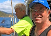 NDR Fernsehen MARETV, "Sommer in Neuseeland - Die Marlborough Sounds", am Donnerstag (03.02.11) um 20:15 Uhr. Muschelinspektoren auf Streife: Täglich fahren Bill und Dick durch Neuseelands Marlborough Sounds und überprüfen die Qualität der Meeresfrüchte.