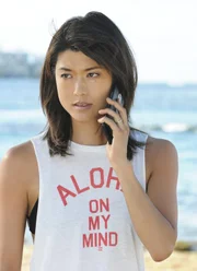 Steht einer ehemaligen Konkurrentin im Surfen zur Seite: Kono (Grace Park) ...