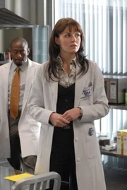 Die Symptome eines Patienten geben Dr. Allison Cameron (Jennifer Morrison, r.) und Dr. Eric Foreman (Omar Epps, l.) Rätsel auf ...