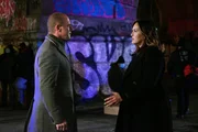 Pictured: (l-r) Christopher Meloni as Detective Elliot Stabler, Mariska Hargitay as Captain Olivia Benson