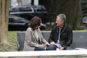 Rita Devereaux (Chelsea Field, l.); Dwayne Pride (Scott Bakula, r.)
