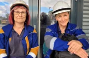 Silke und Sibylle bei der Arbeit