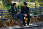 Charlotte Gaines (Fedna Jacquet, l.); Sheryll Barnes (Roxy Sternberg, r.)