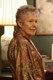 Emily Huntford (Lynn Redgrave)