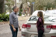 Dwayne Pride (Scott Bakula, l.); Sasha Broussard (Callie Thorne, r.)