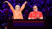 Rateteam-Kapitän Elton (r.) und die Musikerin Leslie Clio (l.) bilden ein Rateteam.