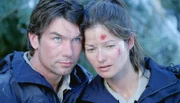 In der Not vereint: Nach ihrem Flugzeugabsturz in den Bergen hoffen Woody (Jerry O'Connell) und Jordan (Jill Hennessy) auf Hilfe.
