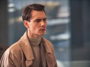 Bernard Marx (Harry Lloyd)