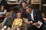 (v.l.n.r.) Angie D'Amato (Leighton Meester); Amy Fogerty (Ella Allan); Graham D'Amato (Tyler Wladis); Emma Fogerty (Mia Allan); Will Cooper (Taran Killam); Douglas Fogerty (Brad Garrett)