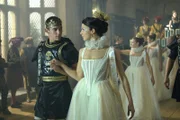 Ein Blick sagt mehr als tausend Worte: König Henry VIII. (Jonathan Rhys Meyers, l.) ist Feuer und Flamme für Anne Boleyn (Natalie Dormer, r.), was diese durchaus beabsichtigt hat ...