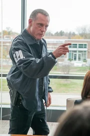 Hank Voight (Jason Beghe)
