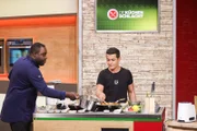 Moderator Nelson Müller und Kandidat Gil Leon Füllbeck