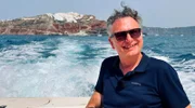 Michael Friemel bei der Überfahrt von Santorini auf die Schwesterinsel Thirasia.