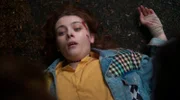Zoe (Leia Murphy) sitzt in der Falle.