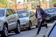 Beim Versuch einen flüchtigen Gangster zu fassen, zeigt Danny (Donnie Wahlberg) auf den Straßen New Yorks vollen Körpereinsatz. Ist er diesmal etwas zu furchtlos?