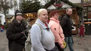 Sandra (vorne) hat Besuch von Verwandtschaft aus Stralsund. Passend zur Jahreszeit, gehen sie mit Svenja (li.) auf den Weihnachtsmarkt.