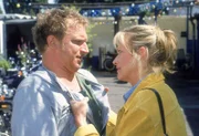 Rita (Gaby Köster) wird handgreiflich, weil Matze (Matthias Komm) nicht erzählen will, wo Horst ist.