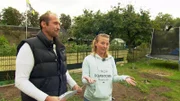 Heiko (li.) und Sandra (re.) möchten ihren drei Kindern den Traum von einem eigenen Piratenschiff im heimischen Garten erfüllen.