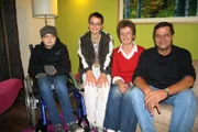 Das unter Denkmalschutz stehende Haus von Martina (40) und Hans-Peter (53) ist dringend sanierungsbedürftig. Die Eltern müssen ihr Erspartes für die Therapie der 2007 diagnostizierten Krebserkrankung ihrer Tochter Jacqueline (14) ausgeben.