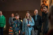 Angetrieben von Maliks (Jonathan Vöhringer, rechts) Mut wollen alle Einsteiner*innen gemeinsam Frau Lehmann (Kathi Wolf, 2. von links mit Robert Schupp) überzeugen, dass Hugo (Lennox Dreer, links) am Einstein bleiben darf.