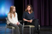 Mandy Fowler (Brighton Sharbino) und Lieutenant Olivia Benson (Mariska Hargitay, r.)