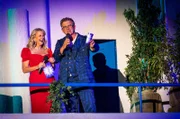 Durch den musikalischen Abend am Neusiedler See führen Barbara Schöneberger und Hans Sigl.