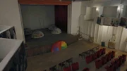 Ein Konferenzsaal, der in ein Theater verwandelt wurde, in BUNK'ART 1