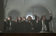 Es regt sich Protest auf Winnes Trauerfeier.