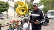 Elvis wird 50. Der achtfache Familienvater ist ein Geburtstagsmuffel und würde seinen Ehrentag lieber geheim halten wollen.
