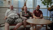 Gerd Schuster mit seinen Punk-Freunden Eisbär und Hubi.