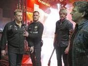 Der Bassist der Band "Rascal Flatts" hat einen heftigen Stromschlag erlitten. Nick befragt die Bandmitglieder Gary Levox und Joe Don Rooney sowie den Techniker Travis, wie es dazu kommen konnte.