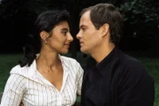 7. Alex (Matthias Leja) hat sich unsterblich in die Perserin Astrid (Vijak Bayani) verliebt.