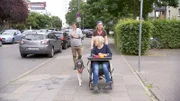 V.l.: Martin Rütter, Corinna und Anama (vorne)