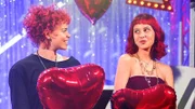 Mia und Nelly finden ihre Story als Ava und Elly richtig cool.