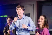 (v.li.): Jasika Nicole (Dr. Carly Lever), Freddie Highmore (Dr. Shaun Murphy), Paige Spara (Lea Dilallo).