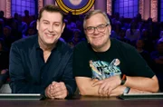 Rateteam-Kapitän Elton mit "Tagesschau"-Sprecher und Fernsehmoderator Jens Riewa.