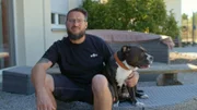 Gerd Schuster mit Hund Socke.