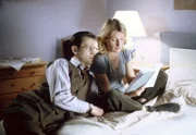 NDR Fernsehen TATORT, "Sonne und Sturm", Charlotte Lindholm (Maria Furtwängler) hatte den richtigen Riecher. Sie zeigt ihrem Freund Martin Felser (Ingo Naujoks) ihr altes Studienbuch. der Heilpraktiker Christian Praetorius war einer ihrer Kommilitonen.