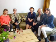 V.l.: Lala, Patricia, Kinga-Wioletta, Sandra und Julia freuen sich auf eine gemeinsame Shopping Woche.